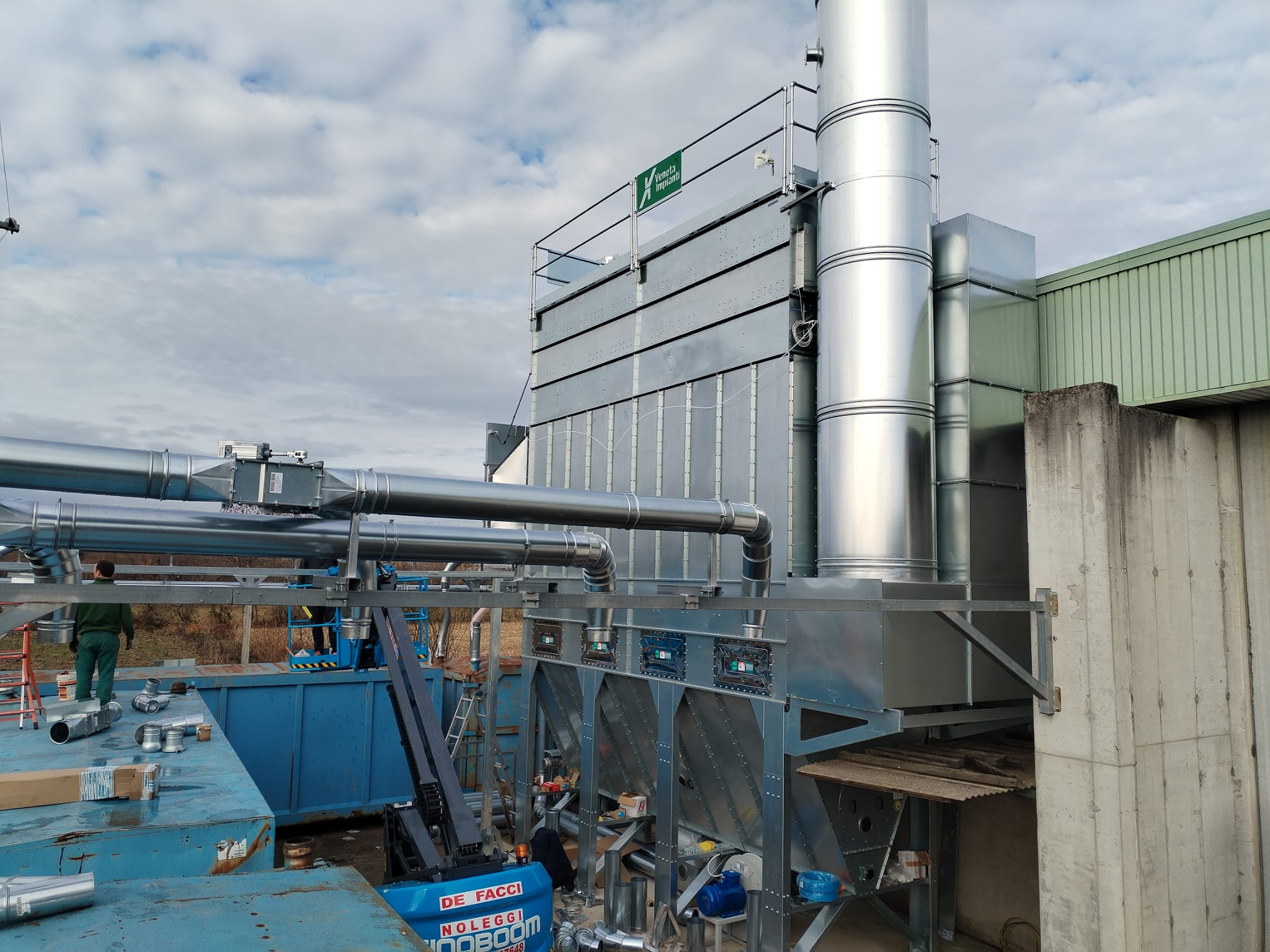 El sistema de tuberías y transporte hasta los contenedores de recogida.